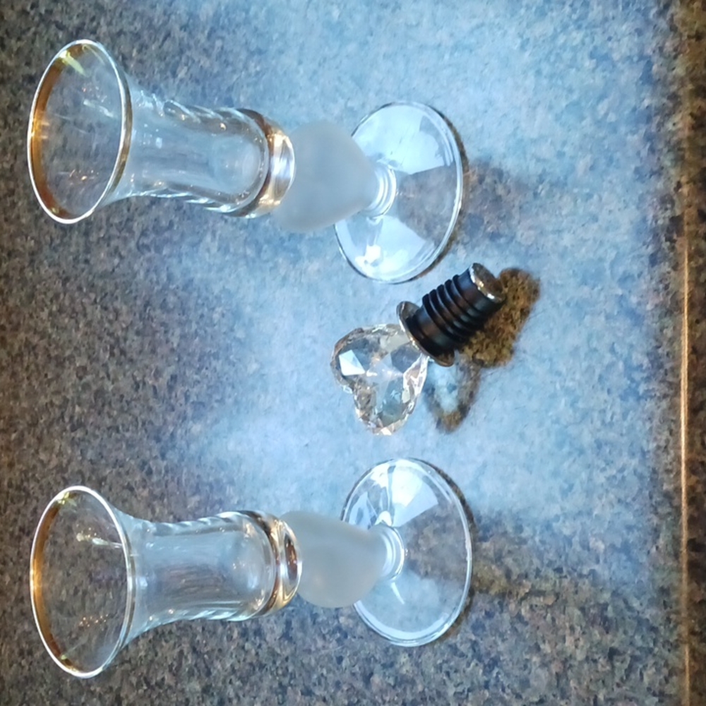 Bar Short or Liquor Glasses 2 and Wine Stopper
